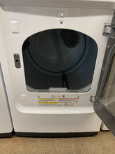 Load image into Gallery viewer, Samsung Washer and Gas Dryer Set - 5272 - 5383
