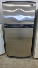 Load image into Gallery viewer, (T08520) Whirlpool Refrigerator - 8520