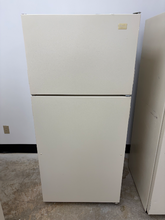Load image into Gallery viewer, (T08635) Whirlpool Regrigerator - 8635