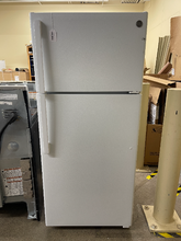 Load image into Gallery viewer, GE Refrigerator - 5677