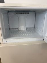 Load image into Gallery viewer, (T08738) Hotpoint Refrigerator - 8738