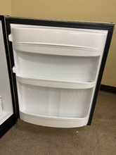 Load image into Gallery viewer, Summit 24" Refrigerator - 0881