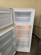 Load image into Gallery viewer, Criterian Refrigerator - 7876