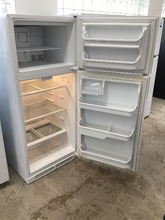 Load image into Gallery viewer, (T09089) Frigidaire Refrigerator - 9089