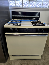 Load image into Gallery viewer, Hotpoint Gas Stove - 8193