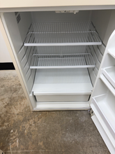 Load image into Gallery viewer, (T08635) Whirlpool Regrigerator - 8635