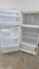 Load image into Gallery viewer, (T08785) Hotpoint Refrgerator - 8785
