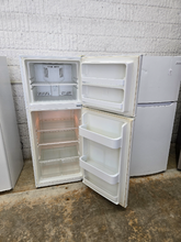 Load image into Gallery viewer, (T09042) Frigidaire Refrigerator - 9042