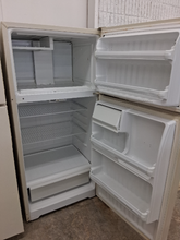 Load image into Gallery viewer, Hotpoint Refrigerator - 8204