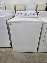 Load image into Gallery viewer, (T08489) Whirlpool Washer and Gas Dryer Set - 8299-8318