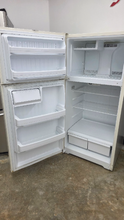 Load image into Gallery viewer, (T08220) Hotpoint Refrigerator - 8220