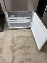 Load image into Gallery viewer, (T08692) FisherPaykel Refirgerator - 8692