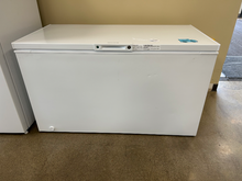 Load image into Gallery viewer, Frigidaire 14.8 cu ft Chest Freezer - 7202