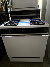 Load image into Gallery viewer, Hotpoint Gas Stove - 8040