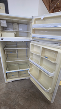 Load image into Gallery viewer, (T08524) Frigidaire Refrigerator - 8524