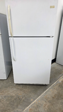 Load image into Gallery viewer, (T08492) Frigidaire Refrigerator - 8492