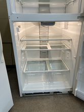 Load image into Gallery viewer, Whirlpool Refrigerator - T05619