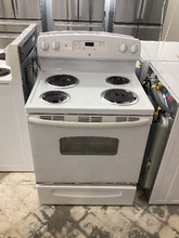Load image into Gallery viewer, (T08781) GE Coil Electric Stove - 8781