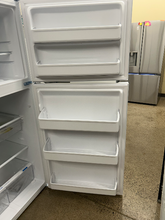 Load image into Gallery viewer, Frigidaire 18 cu ft White Refrigerator - 7209