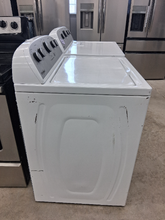 Load image into Gallery viewer, (T08573) Whirlpool Washer and Gas Dryer Set - 8573-8511