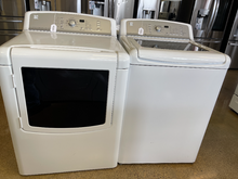 Load image into Gallery viewer, Kenmore Washer and Electric Dryer Set - 5163 - 5101