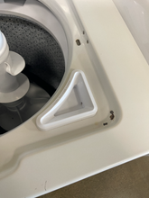 Load image into Gallery viewer, Whirlpool Washer and Gas Dryer Set - 6785 - 6902