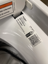 Load image into Gallery viewer, Whirlpool 4.8 cu ft Washer and 7 cu ft Gas Dryer Set - 6050 = 6062