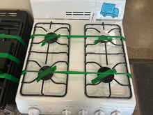 Load image into Gallery viewer, Hotpoint 24" White Gas Stove - 7302