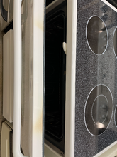 Load image into Gallery viewer, GE Electric Stove - 5581