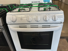 Load image into Gallery viewer, Hotpoint 24" White Gas Stove - 7302