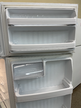 Load image into Gallery viewer, GE Refrigerator - 5370