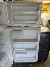 Load image into Gallery viewer, (T08636) Frigidaire Refrigerator - 8636