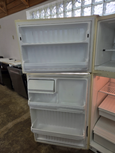 Load image into Gallery viewer, (T09064) GE Refrigerator - 9064