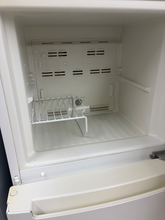 Load image into Gallery viewer, (T08926) Whirlpool Refrigerator - 8926
