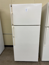 Load image into Gallery viewer, HotPoint Refrigerator - 3969