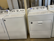 Load image into Gallery viewer, Whirlpool Washer and Gas Dryer Set - 6138 - 6140