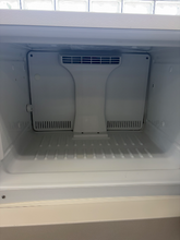 Load image into Gallery viewer, (T08746) GE Refrigerator - 8746