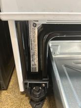 Load image into Gallery viewer, GE White Gas Stove - 7046