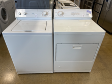 Load image into Gallery viewer, Whirlpool Washer and Gas Dryer Set - 6219 - 6220