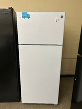 Load image into Gallery viewer, GE 17.5 cu. Ft White Refrigerator - 6861