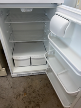 Load image into Gallery viewer, (T08864) Frigidaire Refrigerator - 8864