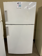 Load image into Gallery viewer, Whirlpool Refrigerator - T05619