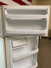 Load image into Gallery viewer, Hotpoint Refrigerator - 5583