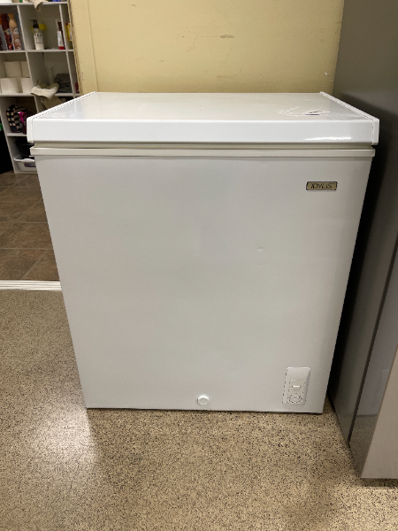 Idylis Chest Freezer - 4315 – Shorties Appliances And More, LLC