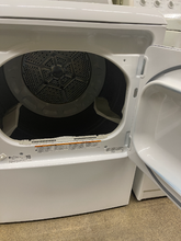 Load image into Gallery viewer, GE Washer and Gas Dryer Set - 5825 - 5821