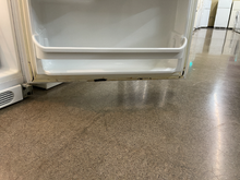 Load image into Gallery viewer, Frigidaire Refrigerator - 5504