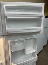 Load image into Gallery viewer, Hotpoint Refrigerator - 5421