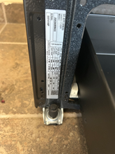 Load image into Gallery viewer, GE 24" Stainless Steel Gas Stove - 7056