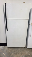 Load image into Gallery viewer, (T08574) Kenmore Refrigerator - 8574