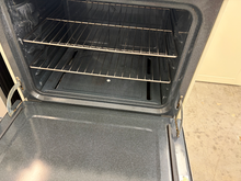 Load image into Gallery viewer, (T08625) Hotpoint Gas Stove - 8625